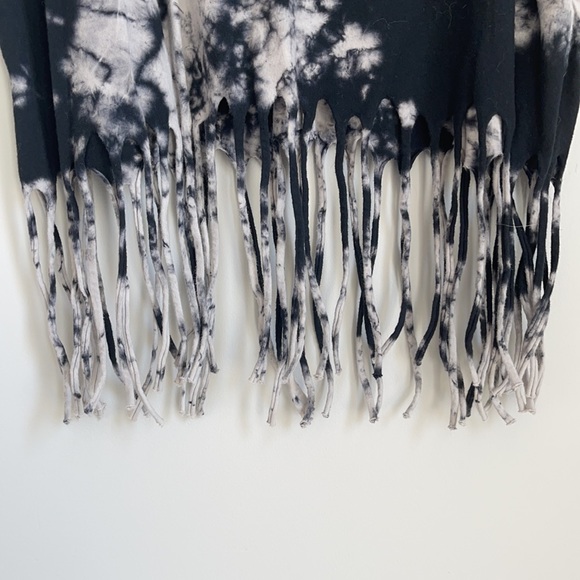 Tie-Dye Rugged Open Shoulder Tee - Picture 4 of 4